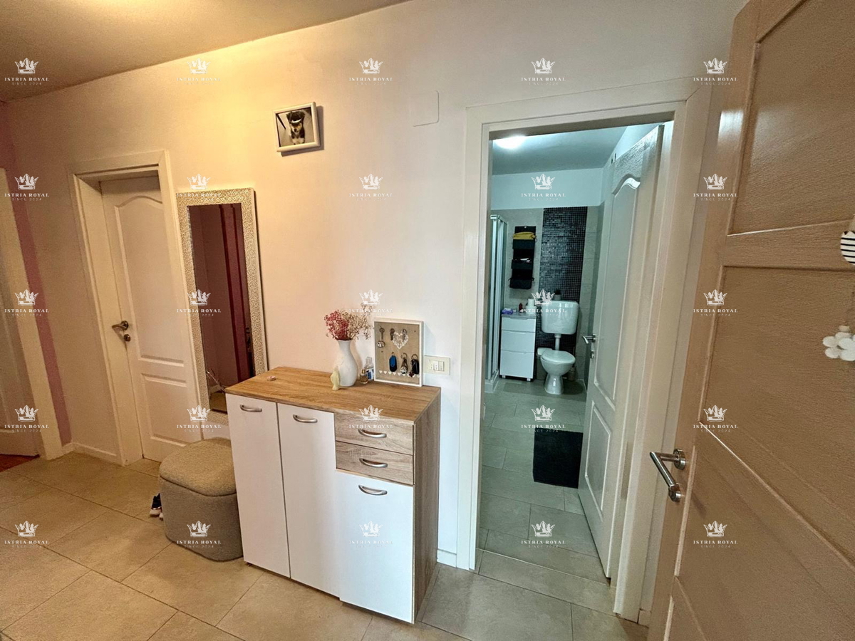 Istra, Novigrad, appartamento 65m2, 2 camere da letto, bagno, parcheggio