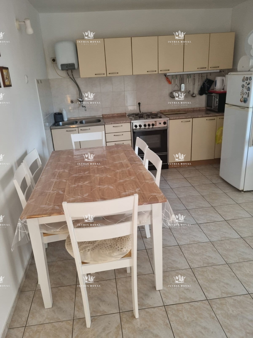 Istra, Umag, appartamento 80m2, 2 camere da letto + soggiorno, parcheggio