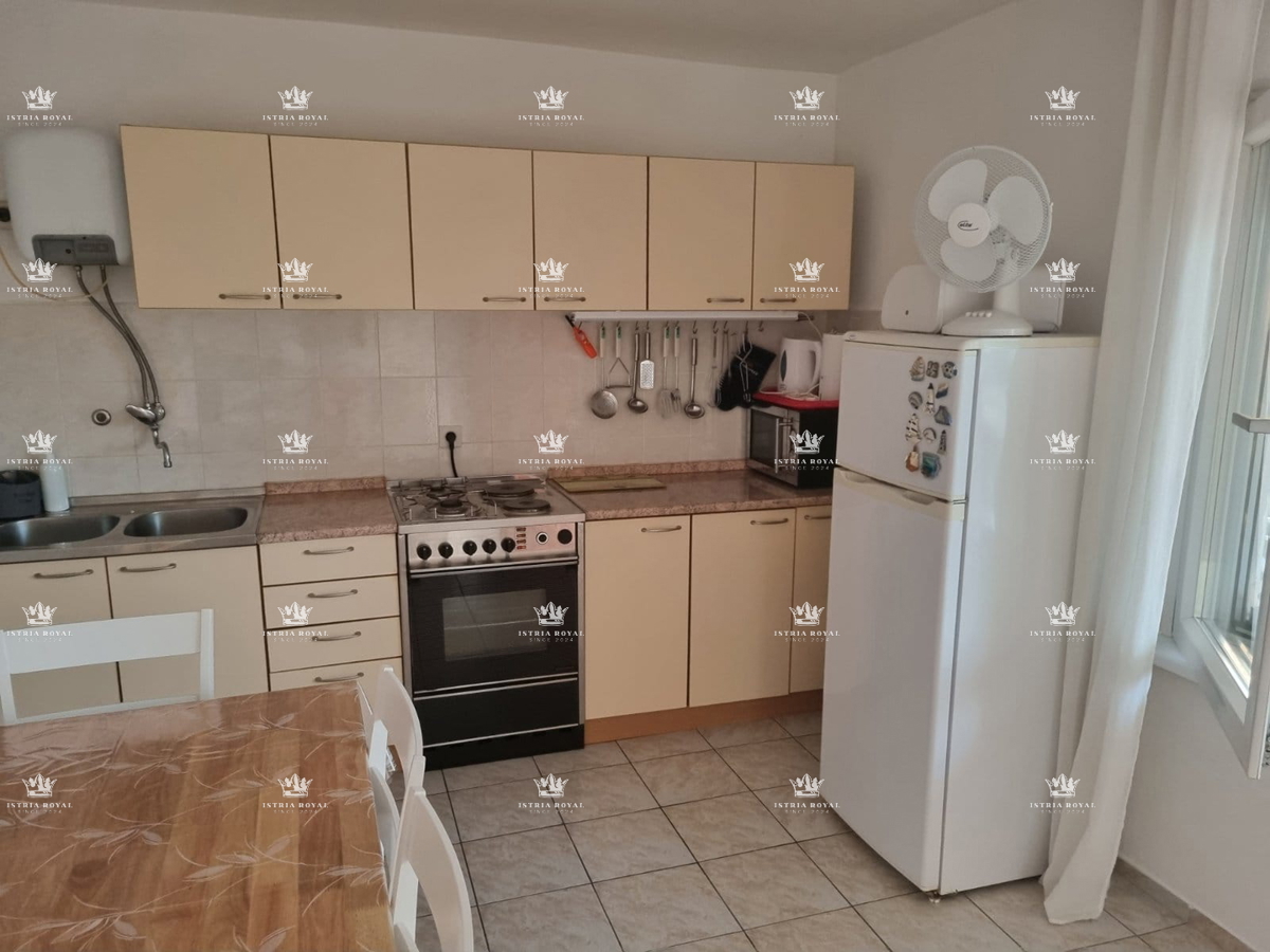 Istra, Umag, appartamento 80m2, 2 camere da letto + soggiorno, parcheggio