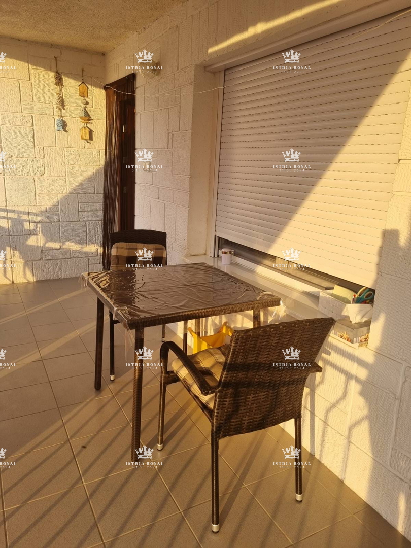 Istra, Umag, appartamento 80m2, 2 camere da letto + soggiorno, parcheggio