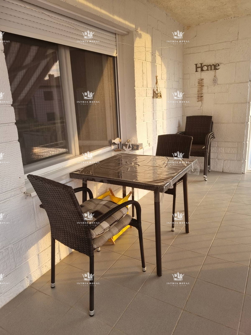 Istra, Umag, appartamento 80m2, 2 camere da letto + soggiorno, parcheggio