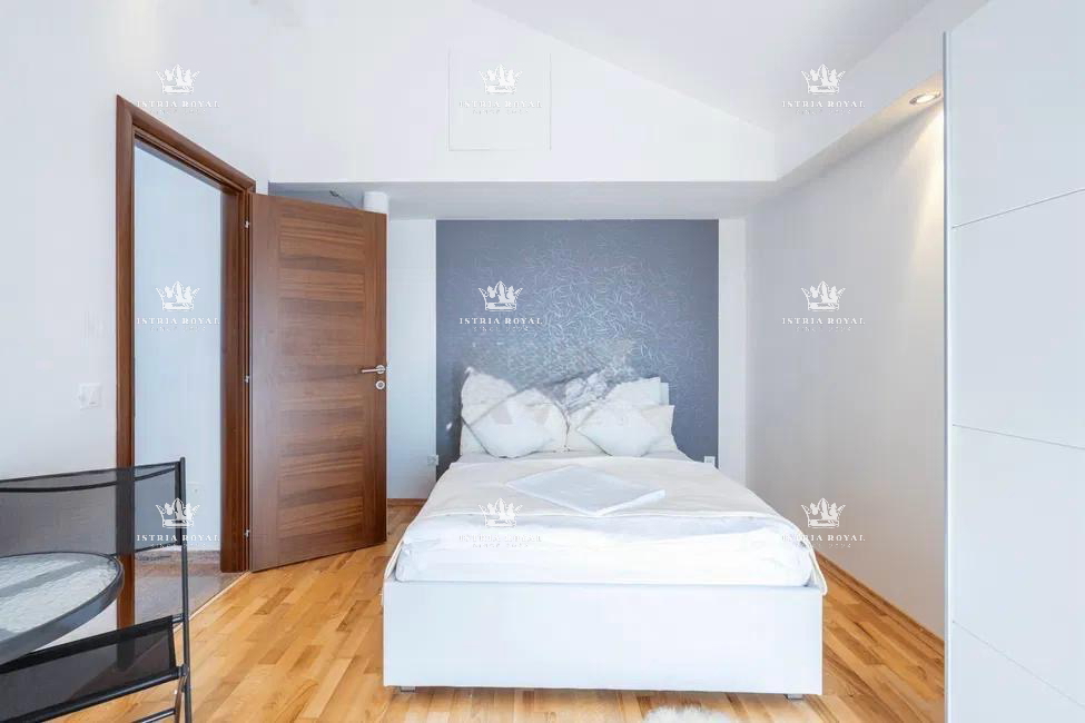 Istra, Kaštel, Buje, casa 110m2, 2 camere da letto + soggiorno doppio