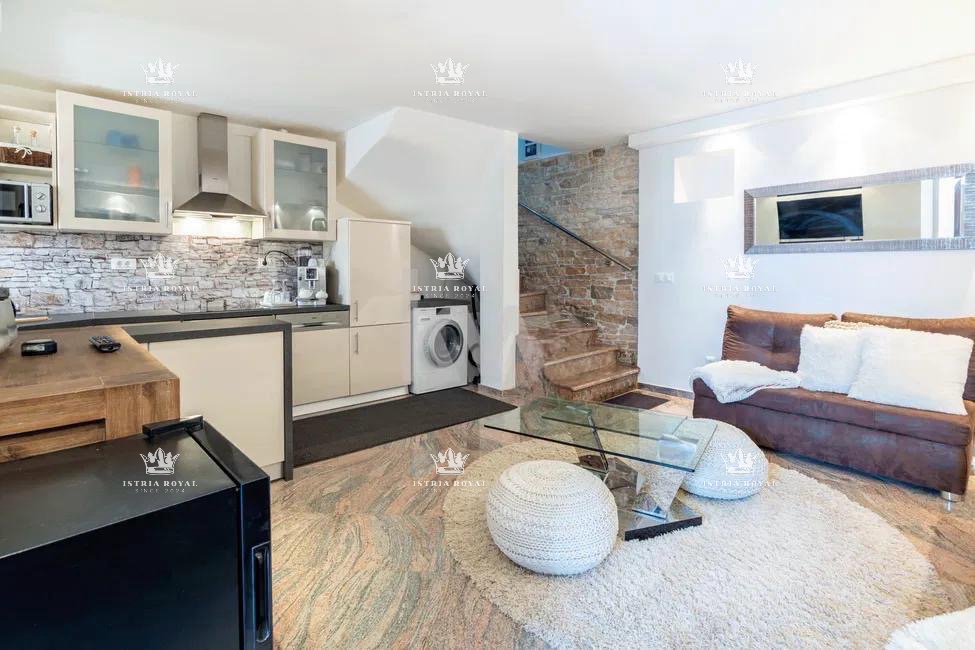 Istra, Kaštel, Buje, casa 110m2, 2 camere da letto + soggiorno doppio