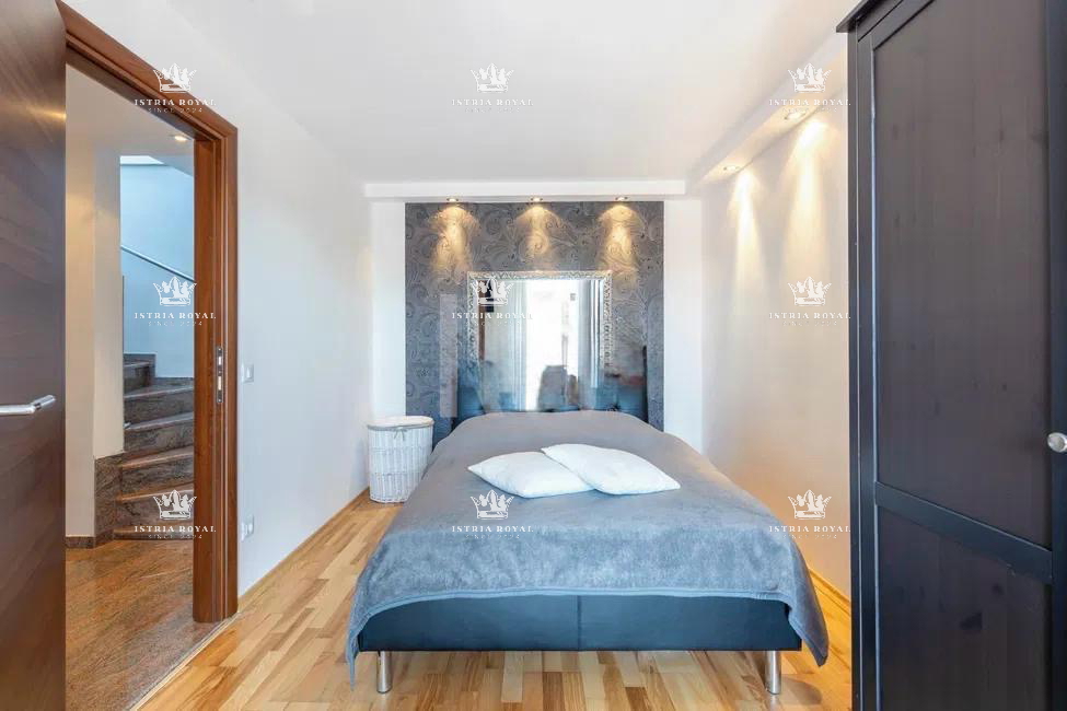 Istra, Kaštel, Buje, casa 110m2, 2 camere da letto + soggiorno doppio