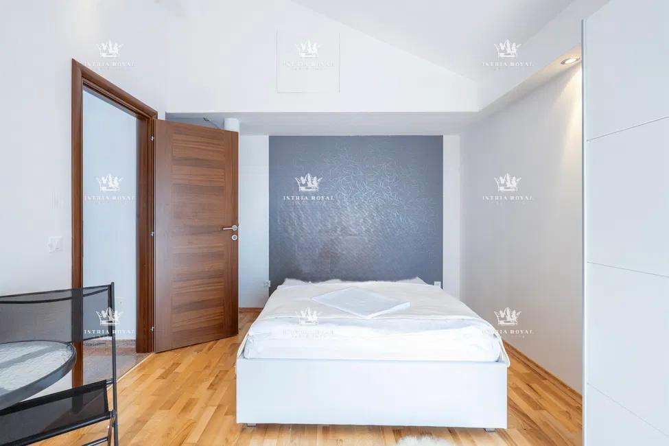 Istra, Kaštel, Buje, casa 110m2, 2 camere da letto + soggiorno doppio