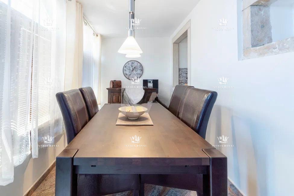 Istra, Kaštel, Buje, casa 110m2, 2 camere da letto + soggiorno doppio