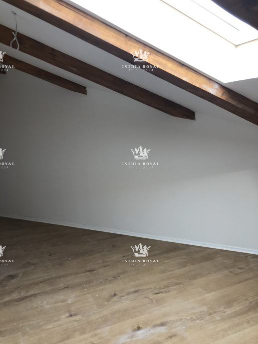 Istra, Rovinj, appartamento 69m2, 2 camere da letto + soggiorno, balcone, parcheggio