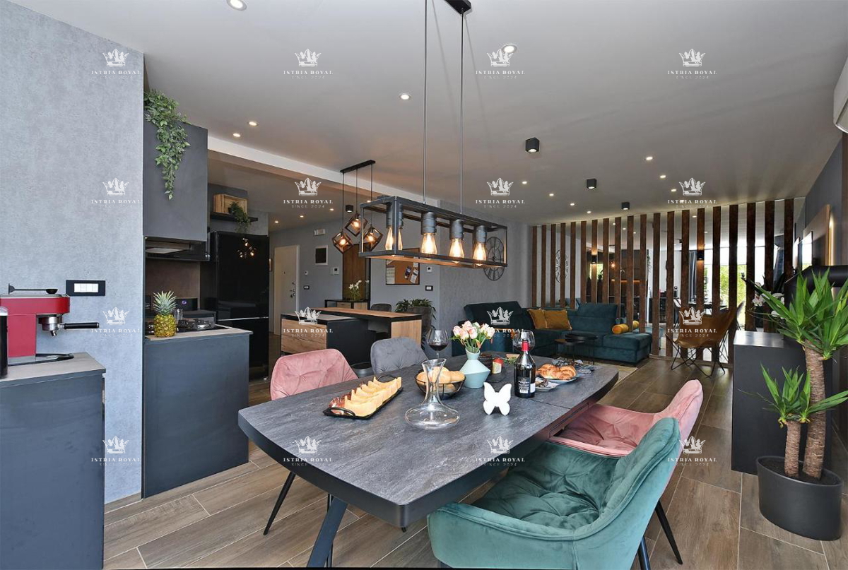 Istra, Pula, Pješčana uvala, vendita di un appartamento di lusso con giardino, orto, a 150m dal mare, nuova costruzione, investimento.