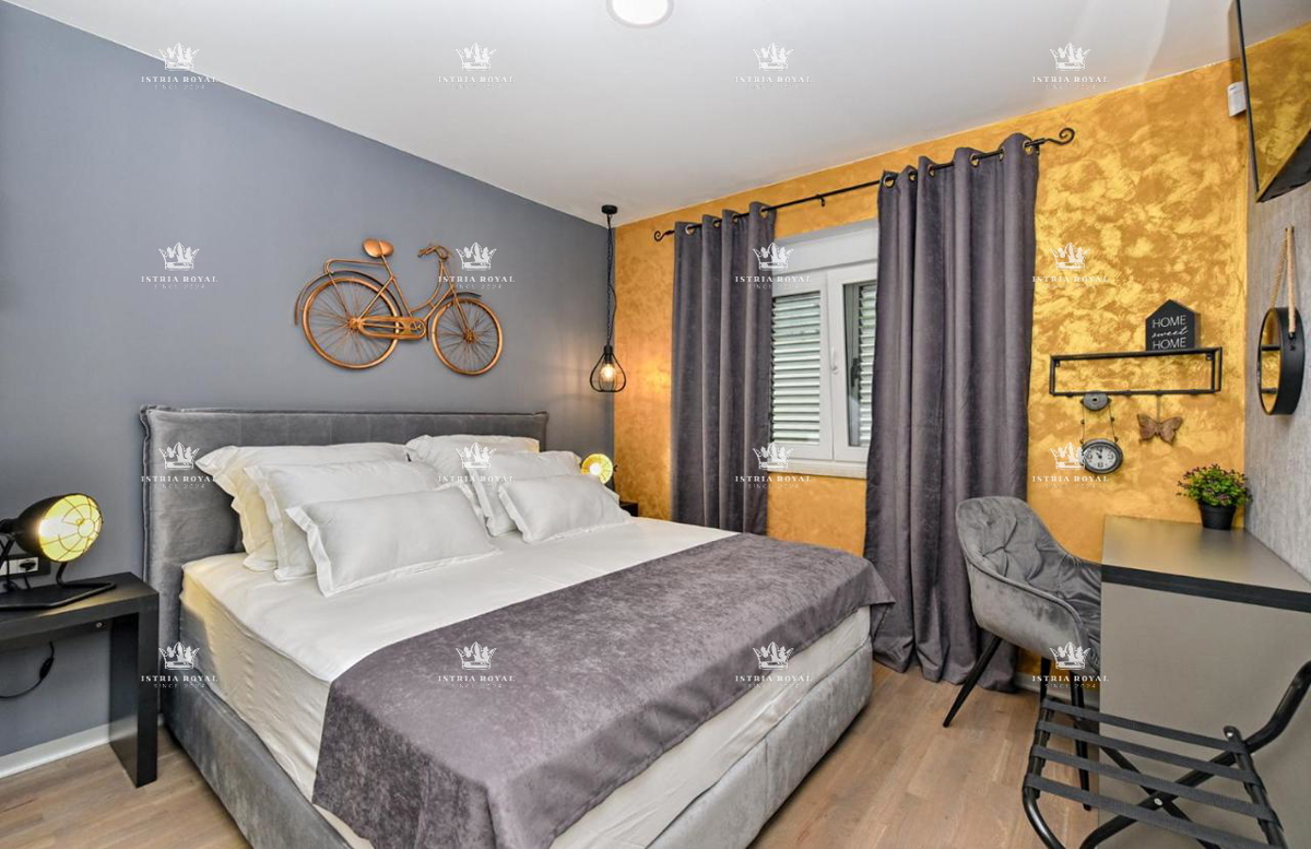 Istra, Pula, Pješčana uvala, vendita di un appartamento di lusso con giardino, orto, a 150m dal mare, nuova costruzione, investimento.