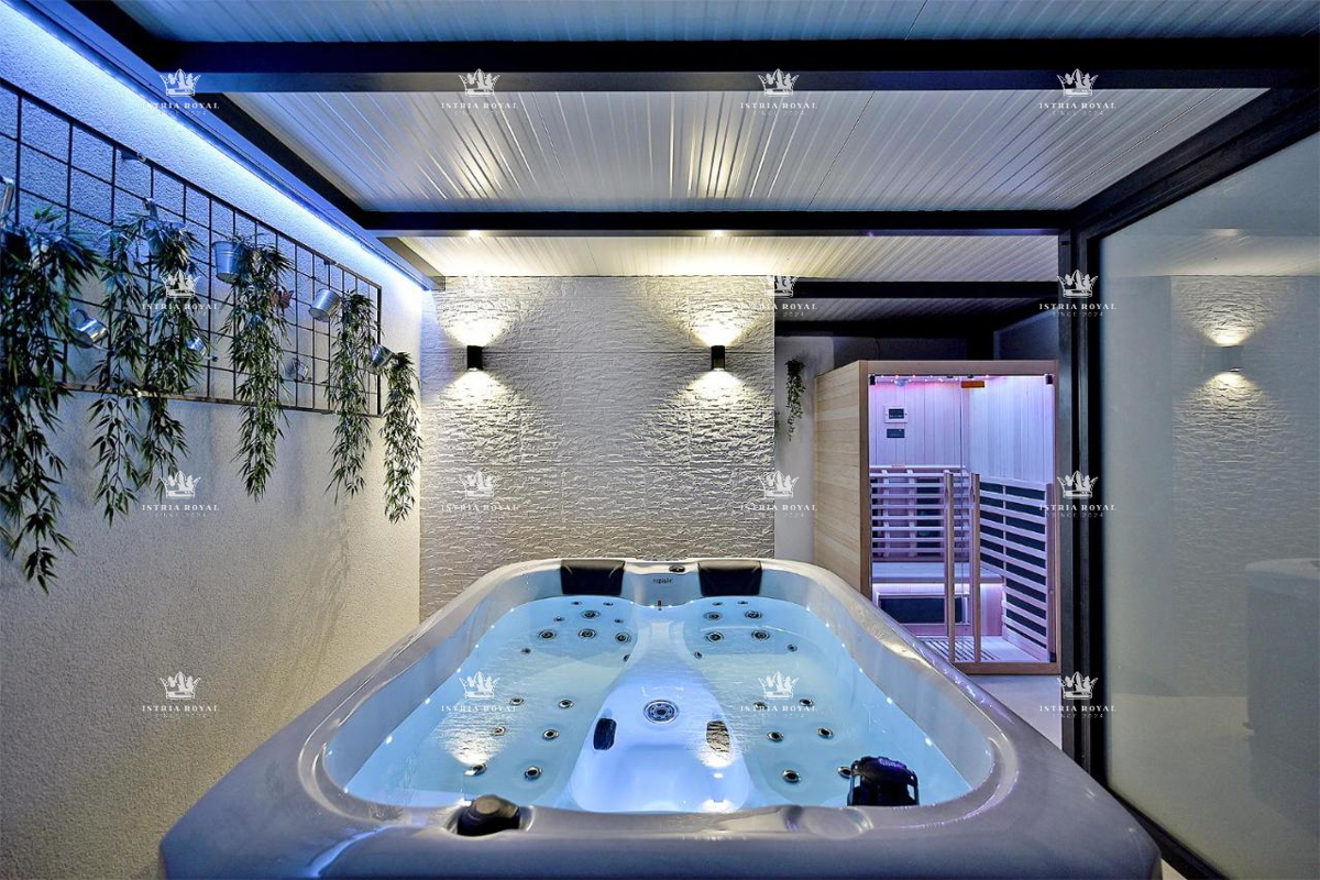 Istra, Pula, Pješčana uvala, vendita di un appartamento di lusso con giardino, orto, a 150m dal mare, nuova costruzione, investimento.