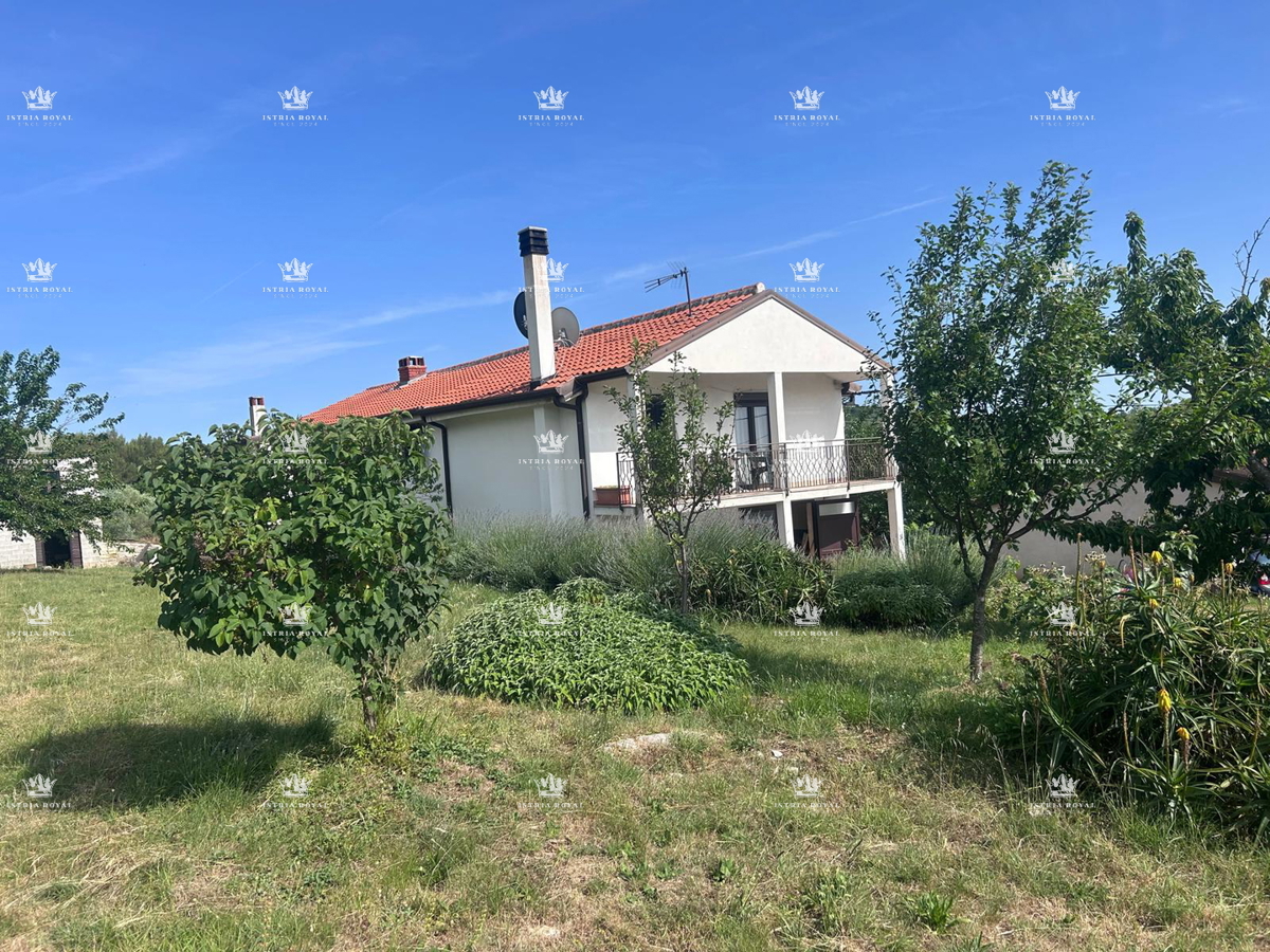 Esclusiva tenuta in Istria di 7.500 m² – 270 m² di casa + 2 strutture agricole | Vista sulla natura, vicino al mare e al confine