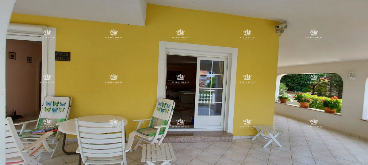 ISTRIA – SAND BAY - Luxury villa in the first row to the sea with a view, landscaped garden and garage – 380 m²