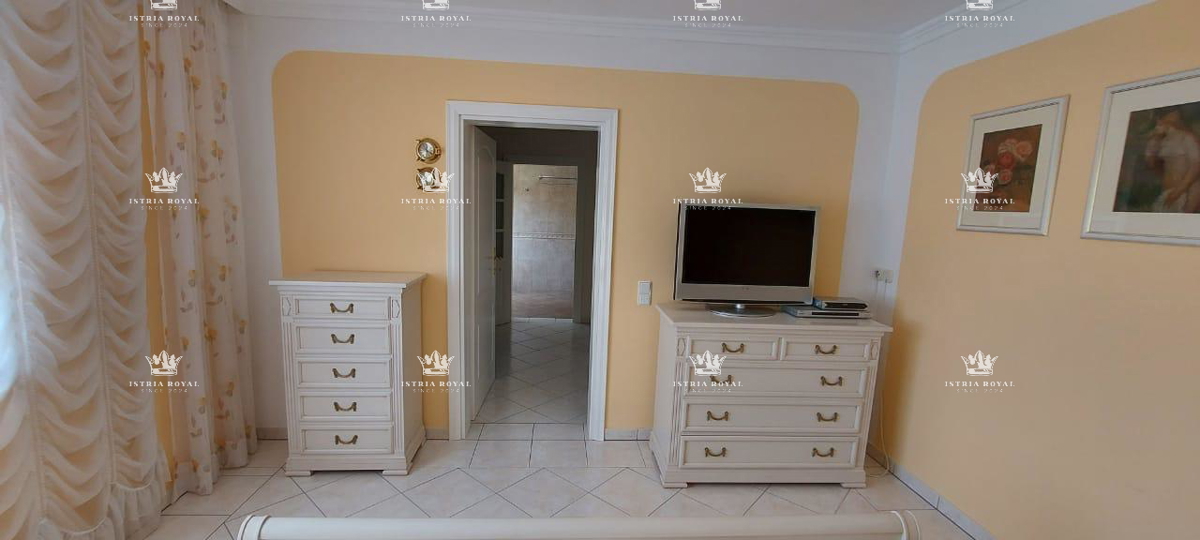 ISTRIA – SAND BAY - Luxury villa in the first row to the sea with a view, landscaped garden and garage – 380 m²