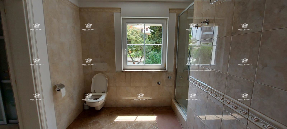 ISTRIA – SAND BAY - Luxury villa in the first row to the sea with a view, landscaped garden and garage – 380 m²