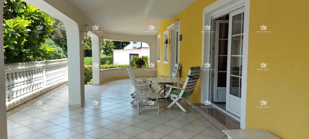 ISTRIA – SAND BAY - Luxury villa in the first row to the sea with a view, landscaped garden and garage – 380 m²
