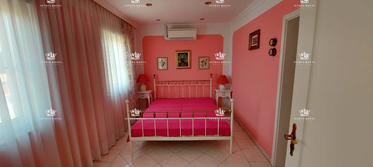ISTRIA – SAND BAY - Luxury villa in the first row to the sea with a view, landscaped garden and garage – 380 m²