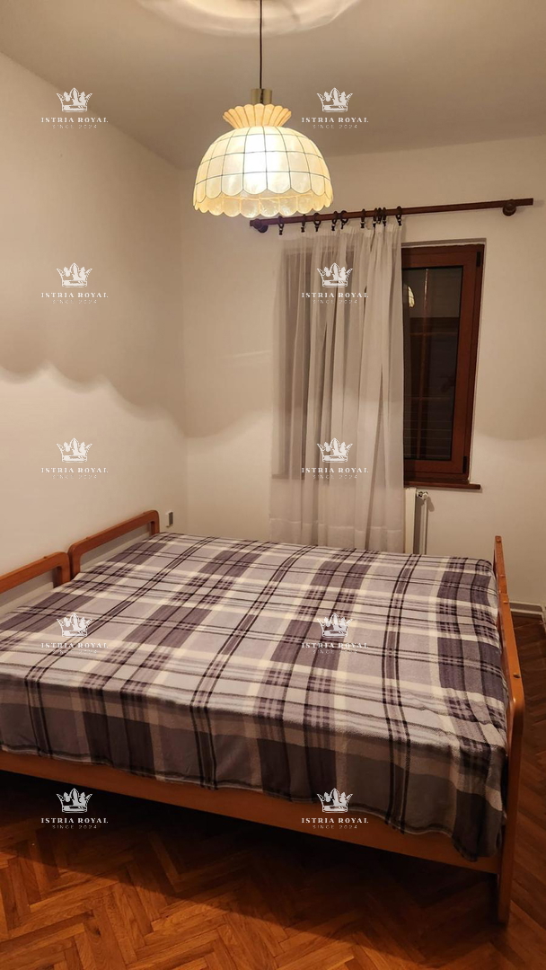 Villa unica isolata con 13.402 m² di terreno vicino a Labin – Due case, enoteca e vista sulla natura.