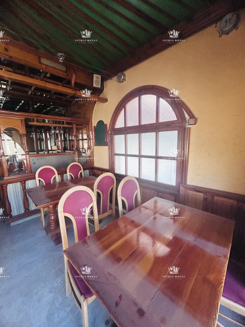 Istria, Pola, centro, vendita esclusiva, locale commerciale 140m2, ristorante, salone di bellezza