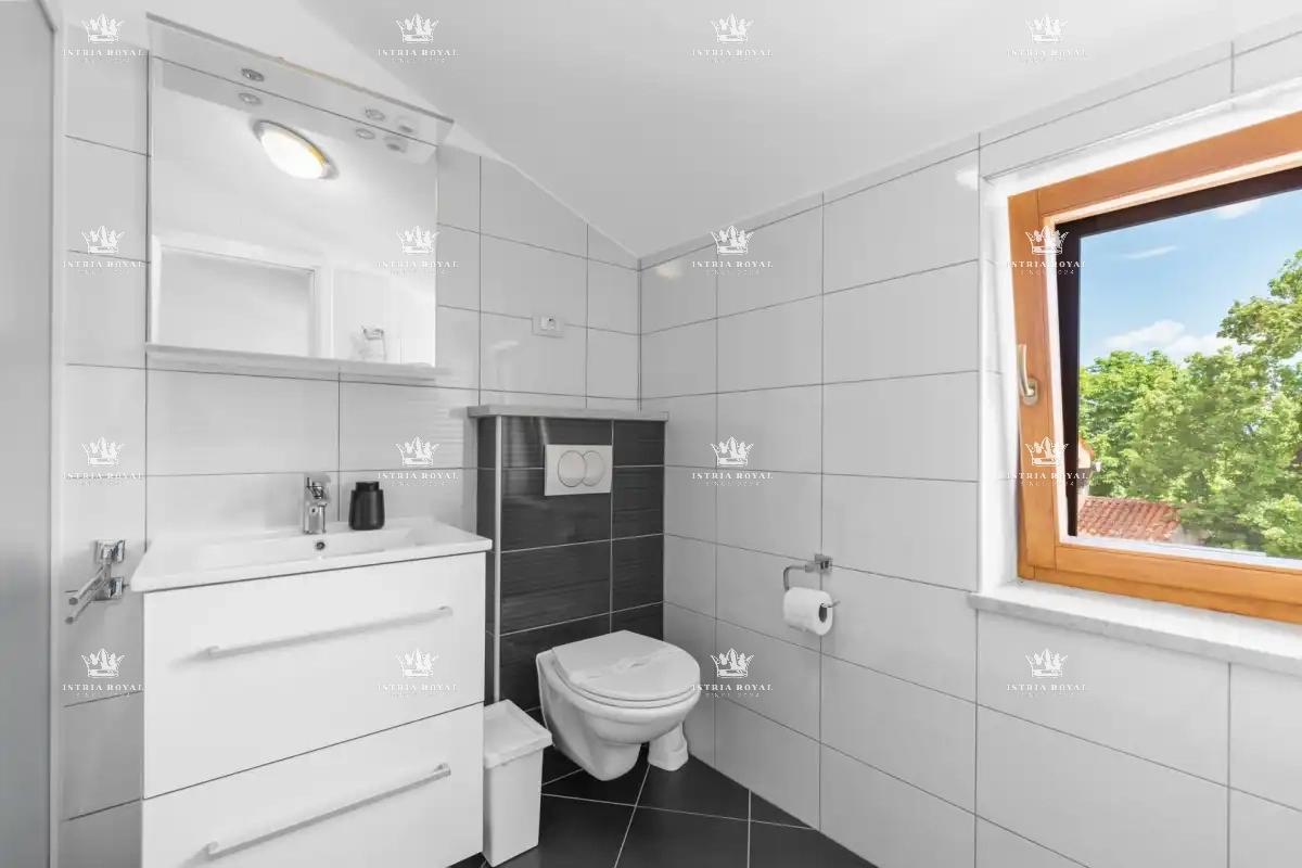 🏡 ISTRIA – PIĆAN: TRE VILLE ISTRIANE CON PISCINA, CAMPO DA TENNIS E 5000 m² DI TERRENO! 🌿