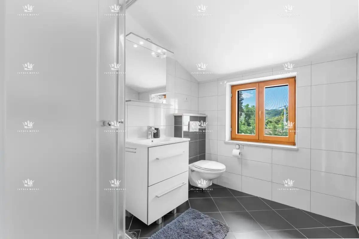 🏡 ISTRIA – PIĆAN: TRE VILLE ISTRIANE CON PISCINA, CAMPO DA TENNIS E 5000 m² DI TERRENO! 🌿