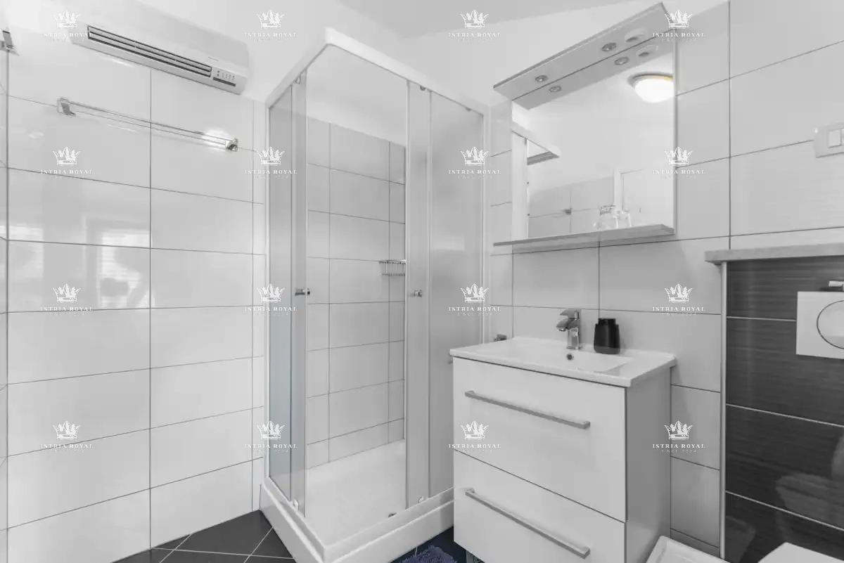 🏡 ISTRIA – PIĆAN: TRE VILLE ISTRIANE CON PISCINA, CAMPO DA TENNIS E 5000 m² DI TERRENO! 🌿