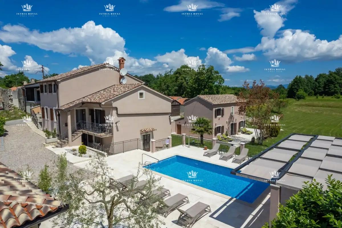 🏡 ISTRIA – PIĆAN: TRE VILLE ISTRIANE CON PISCINA, CAMPO DA TENNIS E 5000 m² DI TERRENO! 🌿