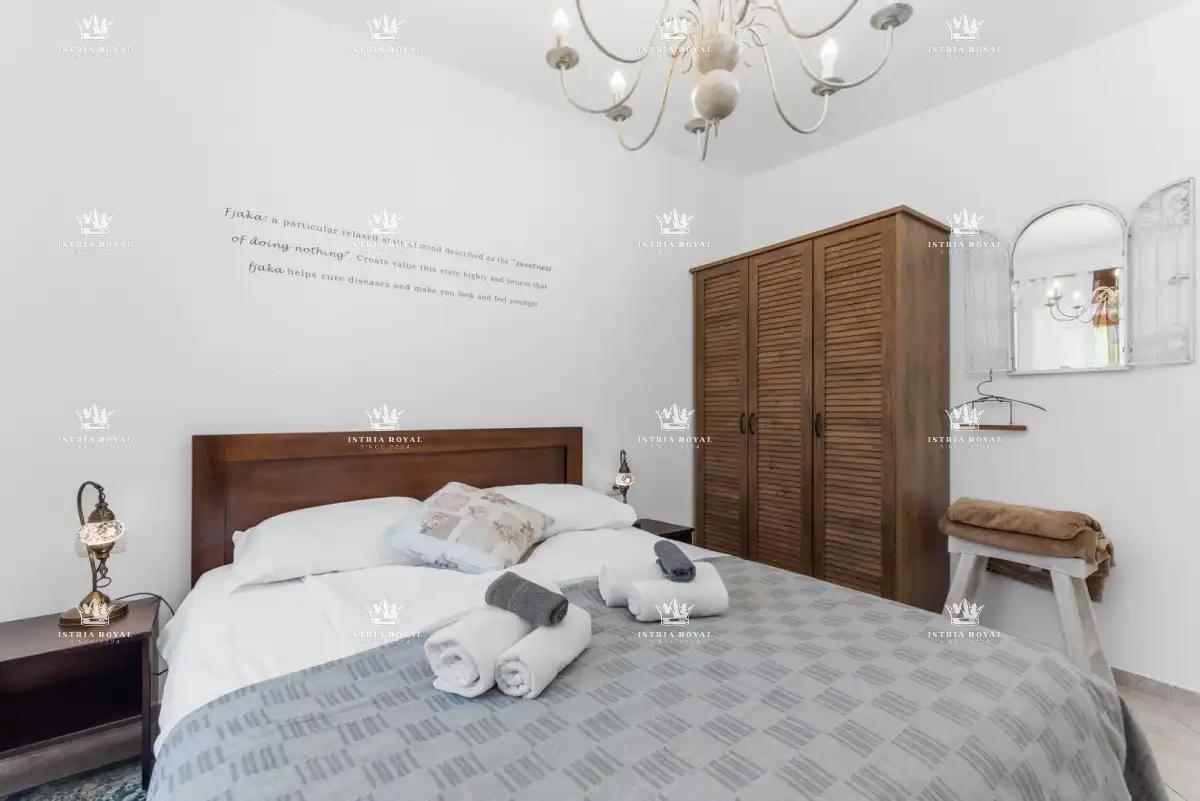 🏡 ISTRIA – PIĆAN: TRE VILLE ISTRIANE CON PISCINA, CAMPO DA TENNIS E 5000 m² DI TERRENO! 🌿