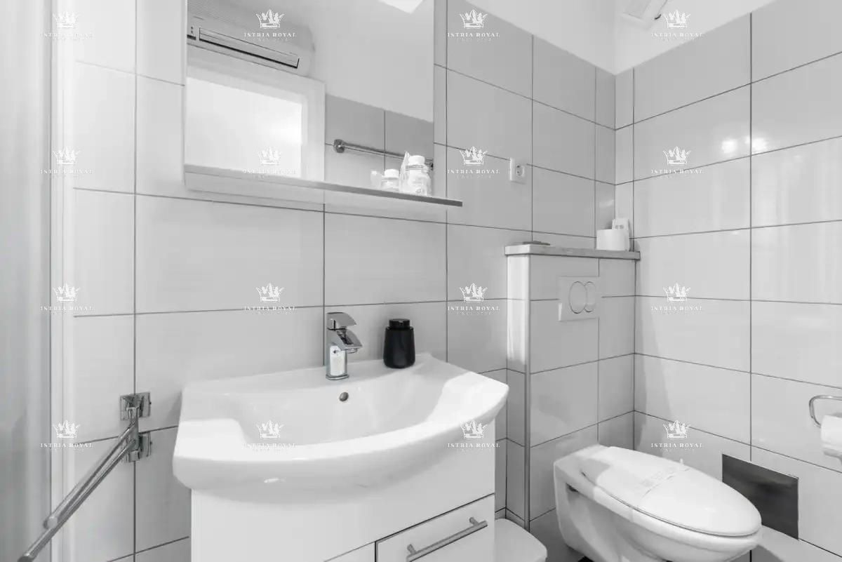 🏡 ISTRIA – PIĆAN: TRE VILLE ISTRIANE CON PISCINA, CAMPO DA TENNIS E 5000 m² DI TERRENO! 🌿