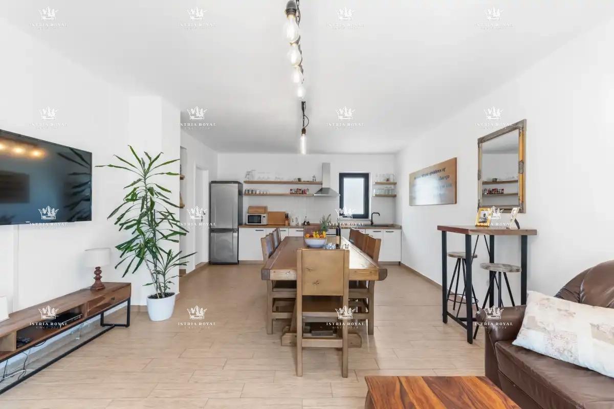 🏡 ISTRIA – PIĆAN: TRE VILLE ISTRIANE CON PISCINA, CAMPO DA TENNIS E 5000 m² DI TERRENO! 🌿