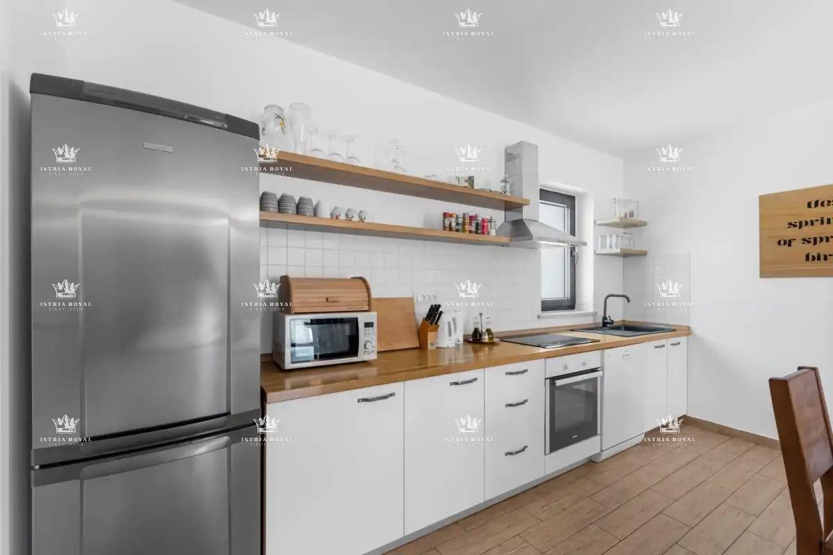 🏡 ISTRIA – PIĆAN: TRE VILLE ISTRIANE CON PISCINA, CAMPO DA TENNIS E 5000 m² DI TERRENO! 🌿