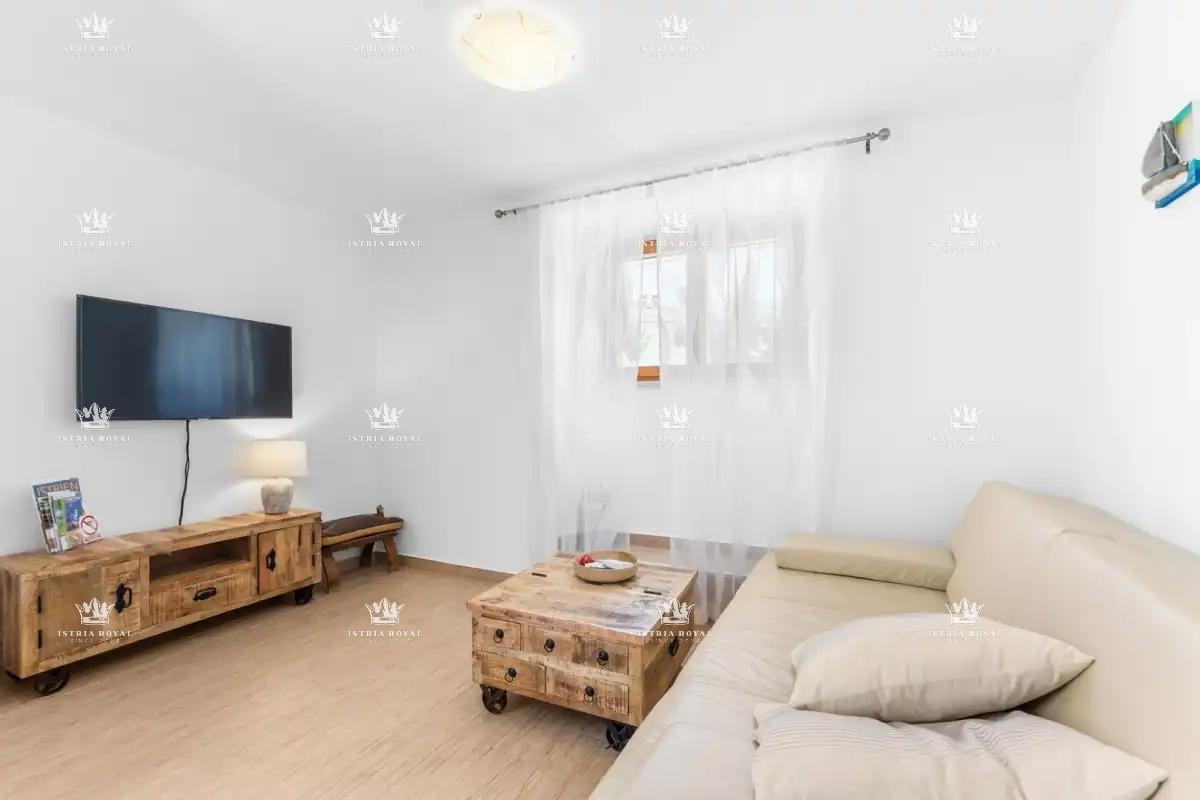 🏡 ISTRIA – PIĆAN: TRE VILLE ISTRIANE CON PISCINA, CAMPO DA TENNIS E 5000 m² DI TERRENO! 🌿