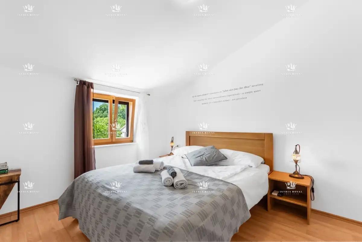 🏡 ISTRIA – PIĆAN: TRE VILLE ISTRIANE CON PISCINA, CAMPO DA TENNIS E 5000 m² DI TERRENO! 🌿