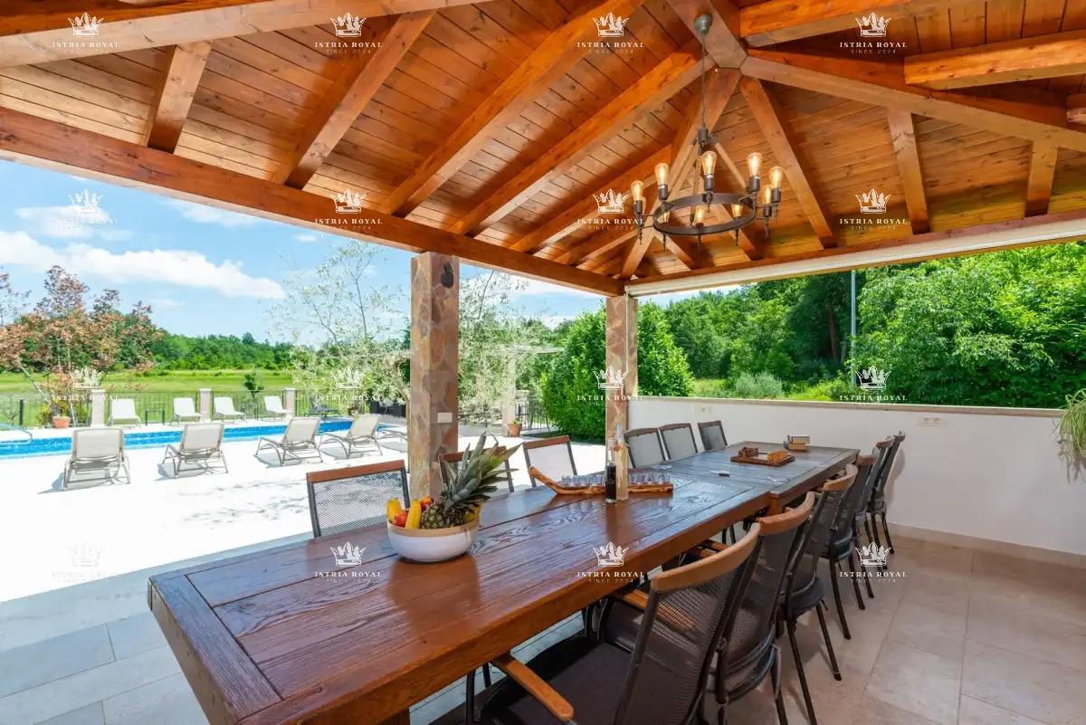 🏡 ISTRIA – PIĆAN: TRE VILLE ISTRIANE CON PISCINA, CAMPO DA TENNIS E 5000 m² DI TERRENO! 🌿