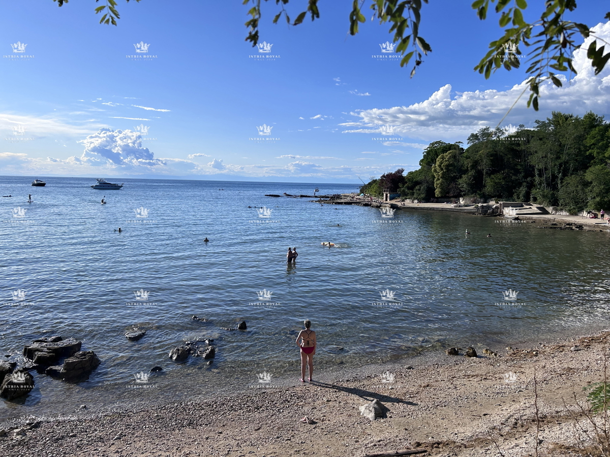 Istria, Bašanija, terreno edificabile 16.000m2, zona T1, T2, T3, a 900m dal mare, occasione per investitori, campeggio, insediamento, hotel, appartamenti