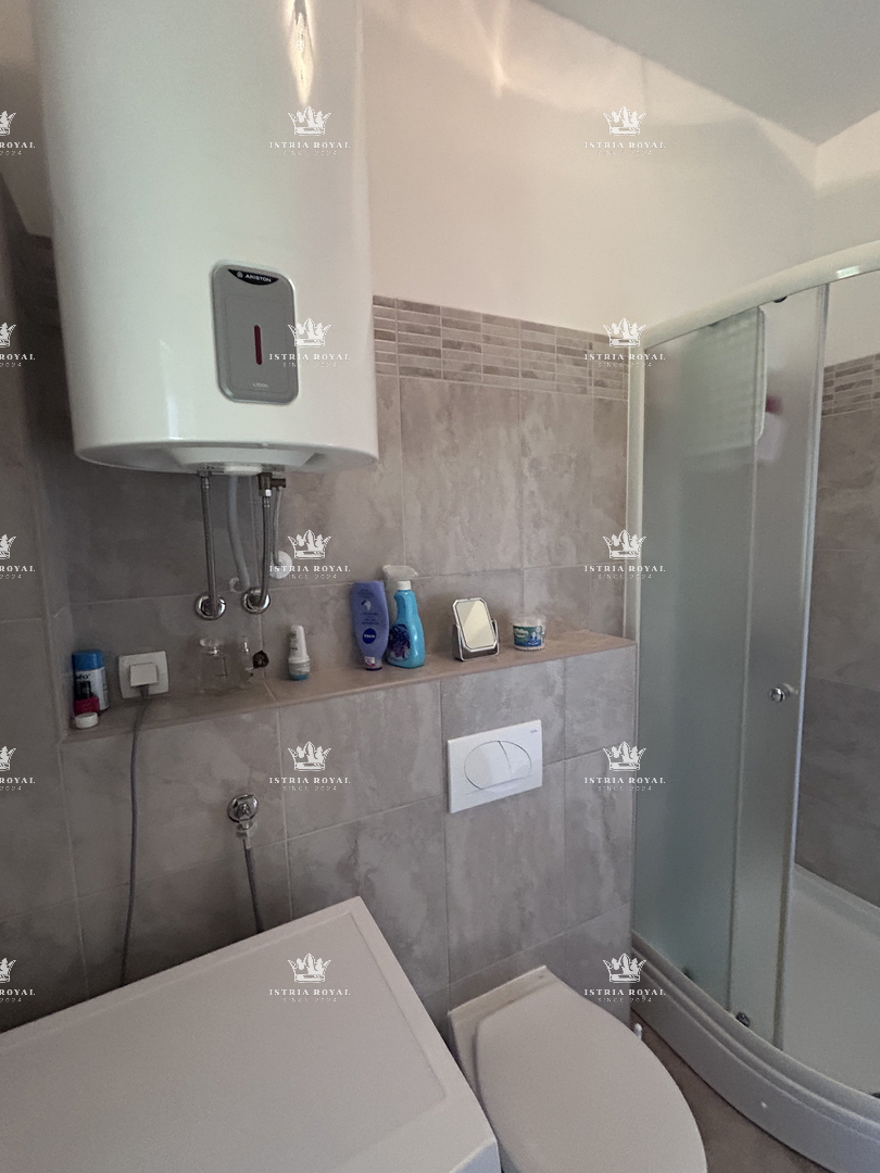 Vendita appartamento nel centro di Brtonigla con vista mare | 84 m², due camere da letto, terrazza e parcheggio