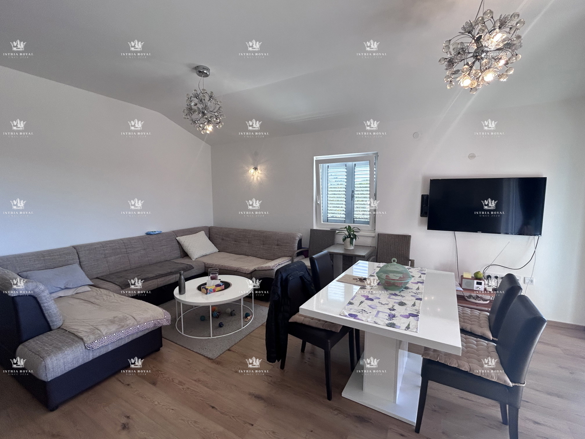 Vendita appartamento nel centro di Brtonigla con vista mare | 84 m², due camere da letto, terrazza e parcheggio