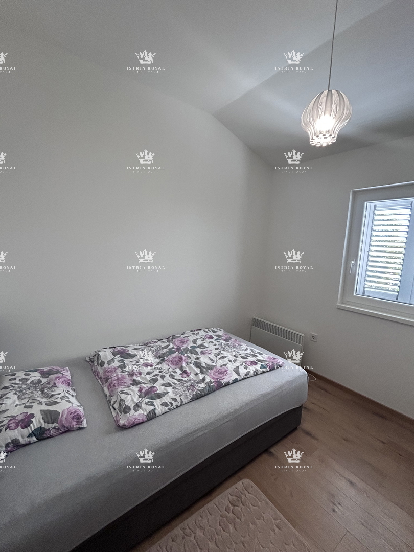 Vendita appartamento nel centro di Brtonigla con vista mare | 84 m², due camere da letto, terrazza e parcheggio