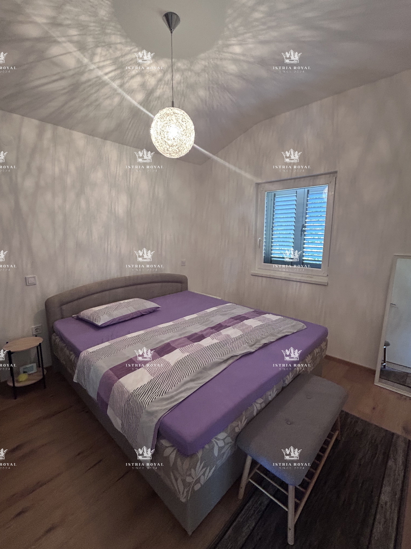 Vendita appartamento nel centro di Brtonigla con vista mare | 84 m², due camere da letto, terrazza e parcheggio