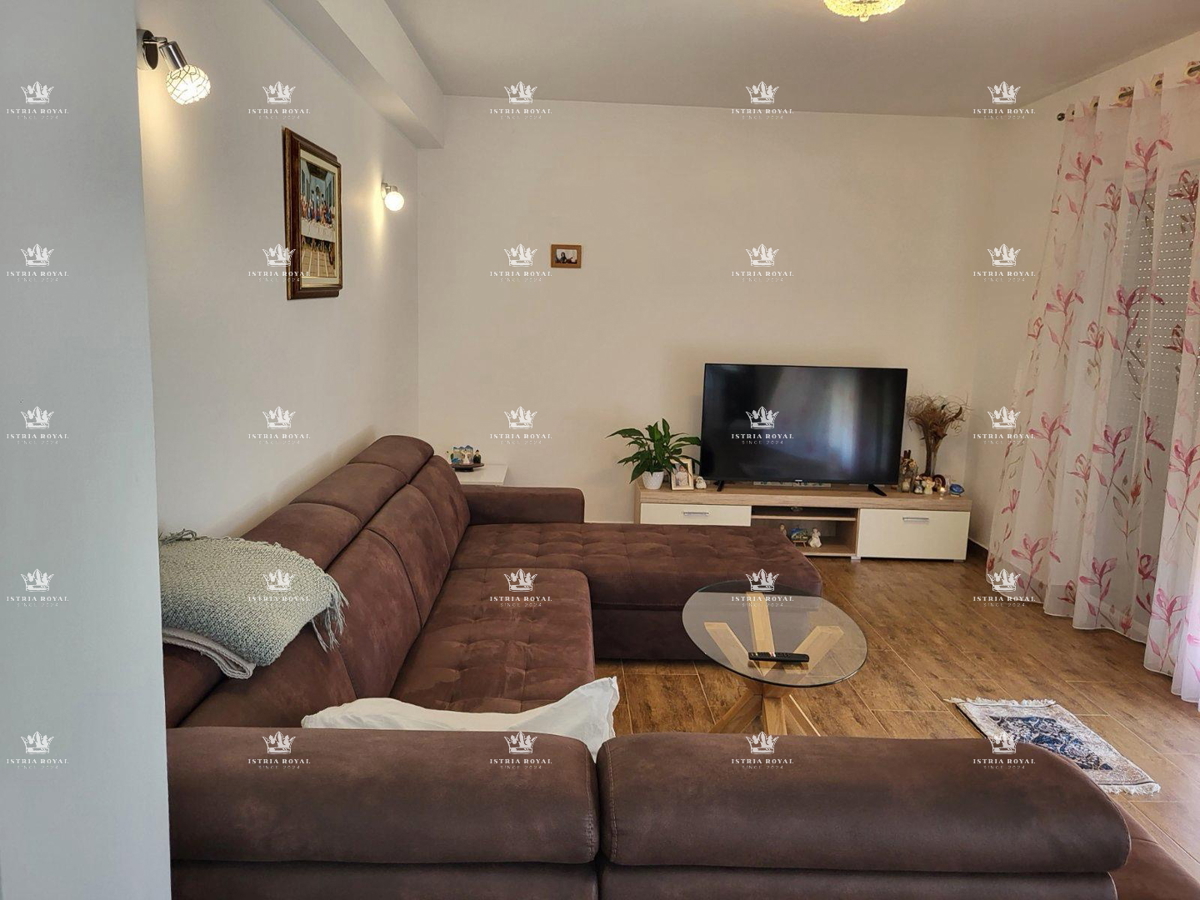 Istra, Novigrad, attico 120m2, terrazza sul tetto 150m2, vista mare, 500m dal mare