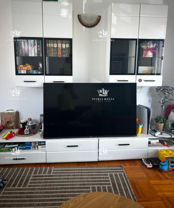 Istra, OFFERTA A BREVE TERMINE! Poreč, appartamento 71m2, 2 camere da letto + soggiorno con angolo cottura, due terrazze, ripostiglio