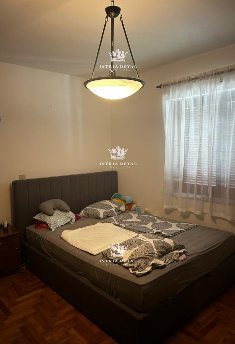 Istra, OFFERTA A BREVE TERMINE! Poreč, appartamento 71m2, 2 camere da letto + soggiorno con angolo cottura, due terrazze, ripostiglio