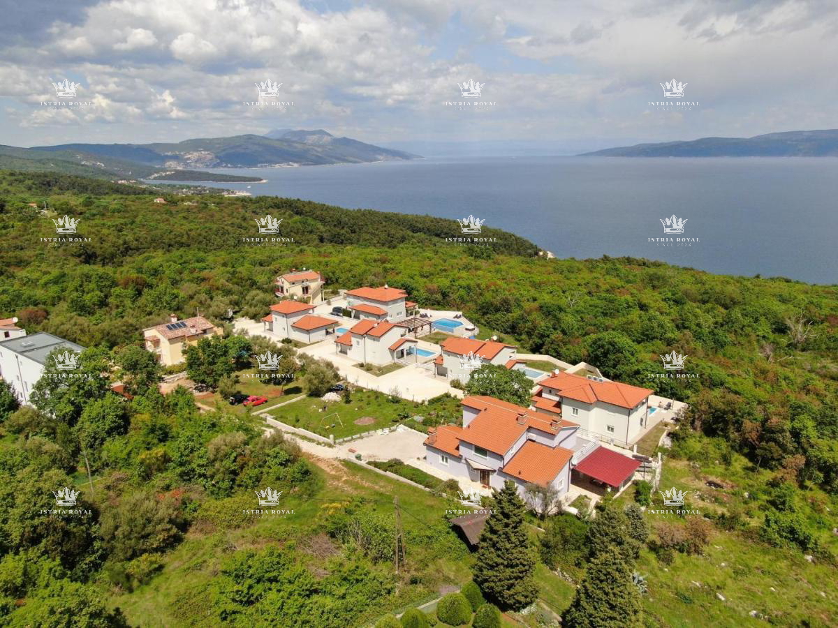 Istria, Labin, Skitača, vendita di una villa con piscina, vista mare.