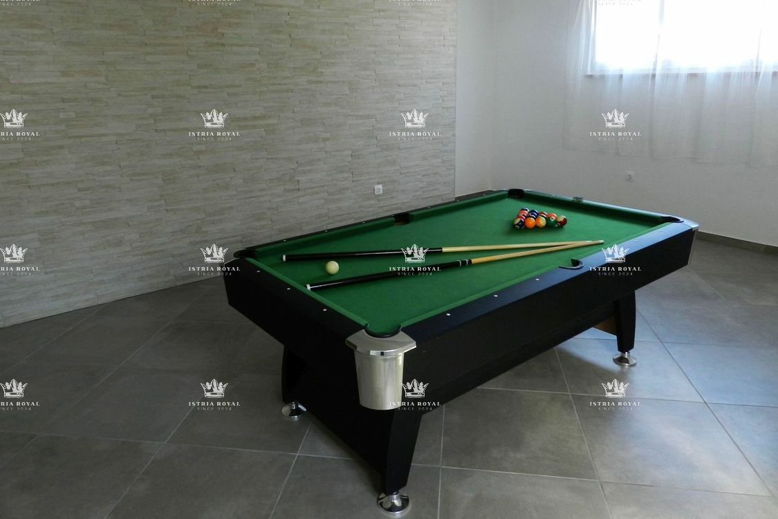 Istria, Labin, Skitača, vendita di una villa con piscina, vista mare.