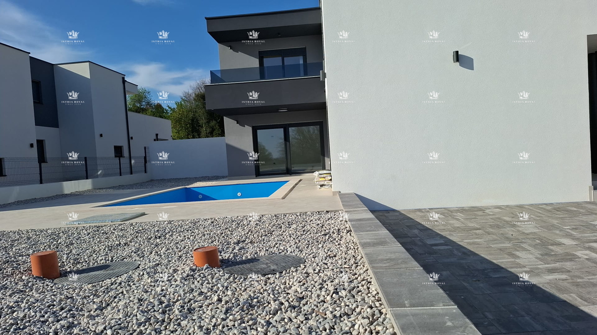 Nuova costruzione a Ližnjan – Casa duplex con piscina e completa privacy, vicino al mare