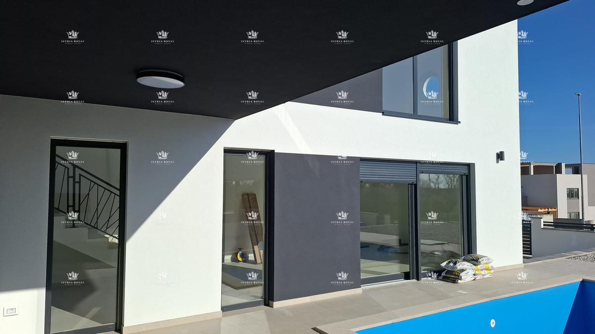 Nuova costruzione a Ližnjan – Casa duplex con piscina e completa privacy, vicino al mare