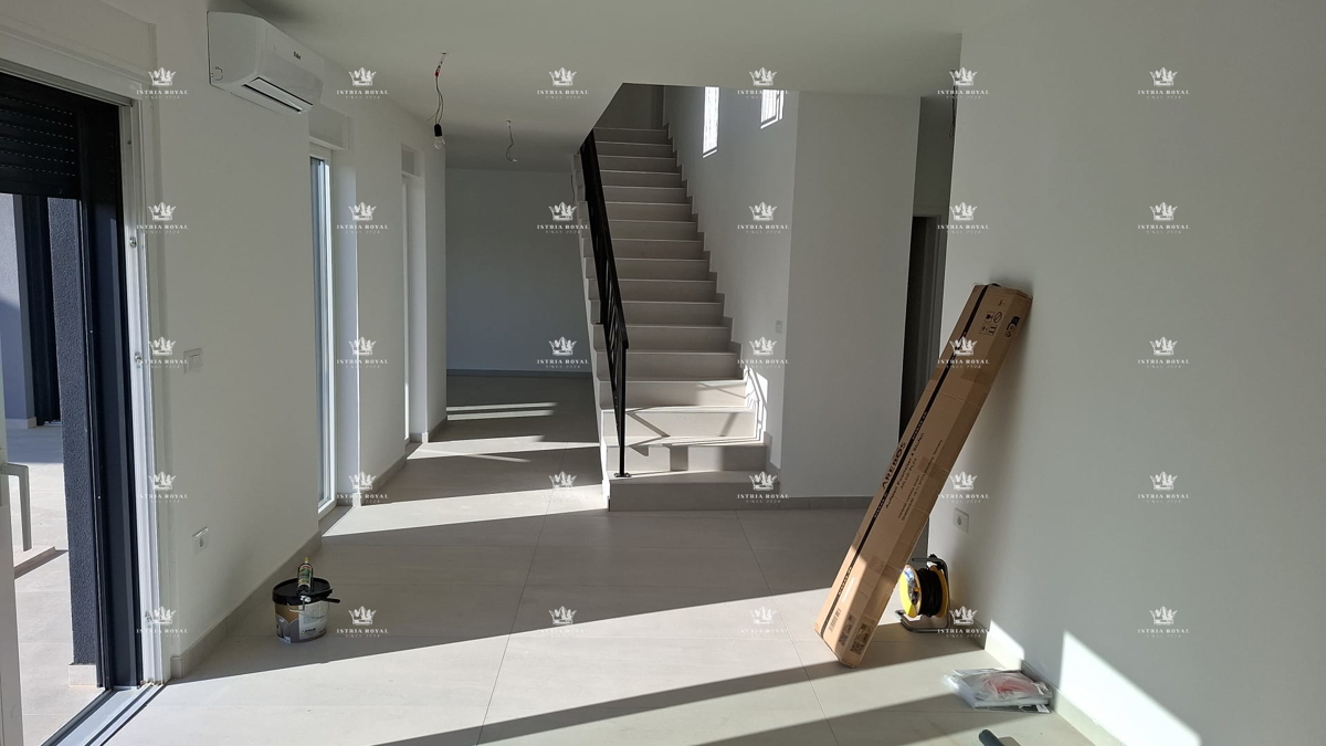 Nuova costruzione a Ližnjan – Casa duplex con piscina e completa privacy, vicino al mare