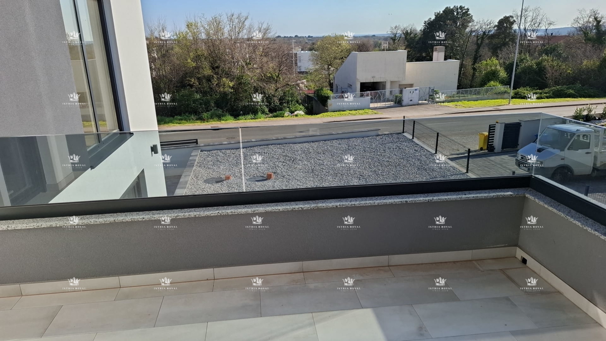 Nuova costruzione a Ližnjan – Casa duplex con piscina e completa privacy, vicino al mare