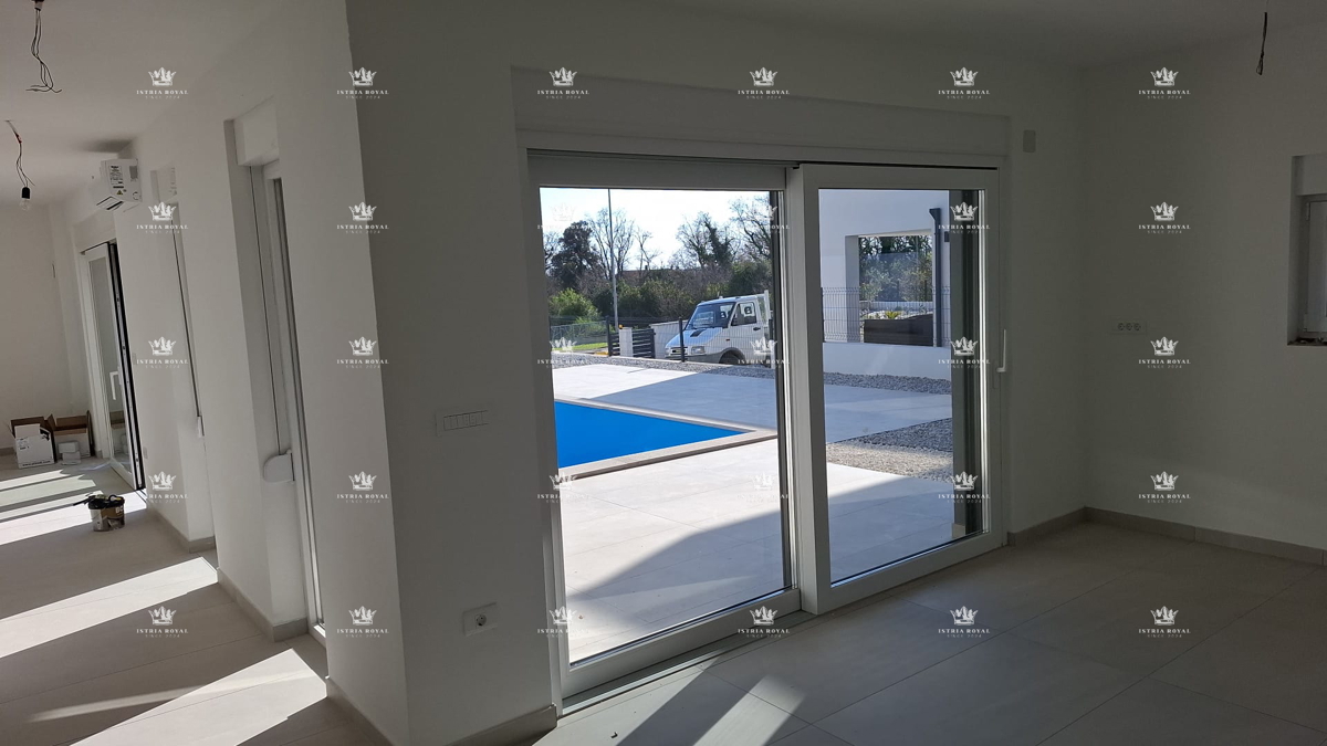 Nuova costruzione a Ližnjan – Casa duplex con piscina e completa privacy, vicino al mare