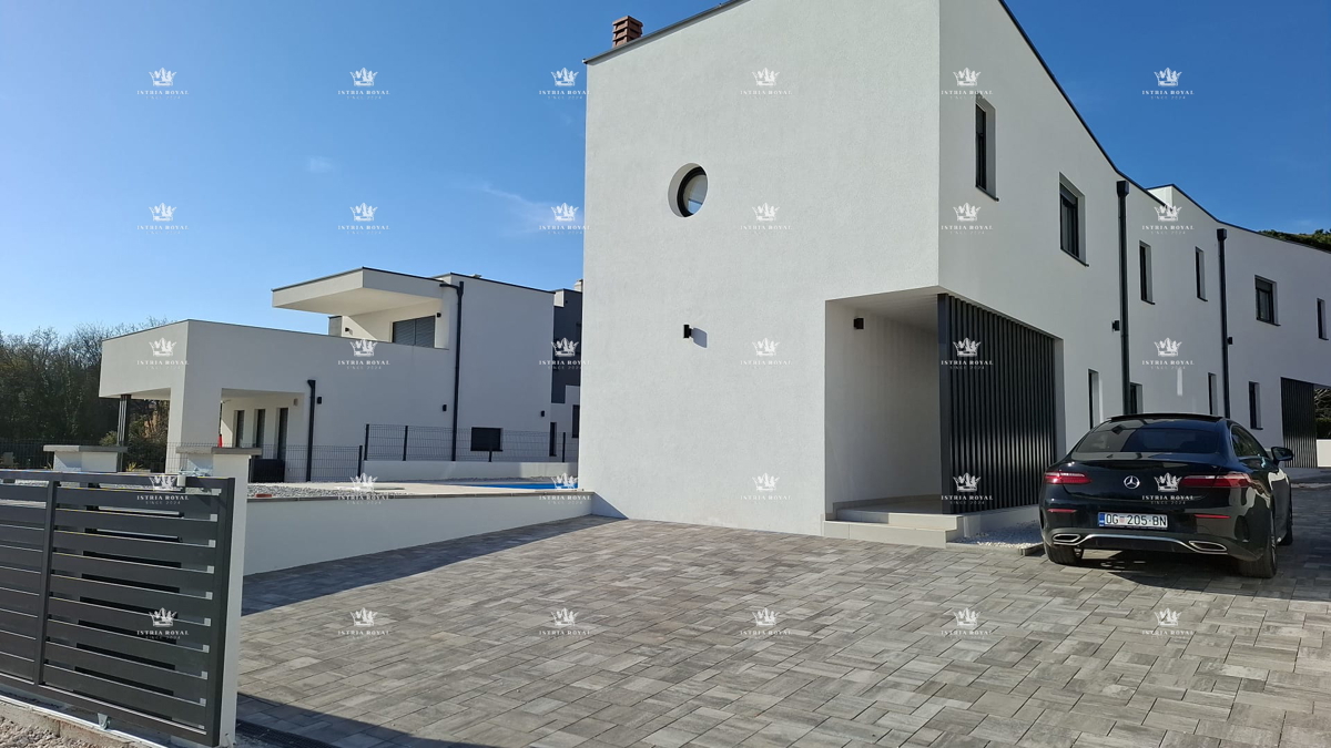 Nuova costruzione a Ližnjan – Casa duplex con piscina e completa privacy, vicino al mare