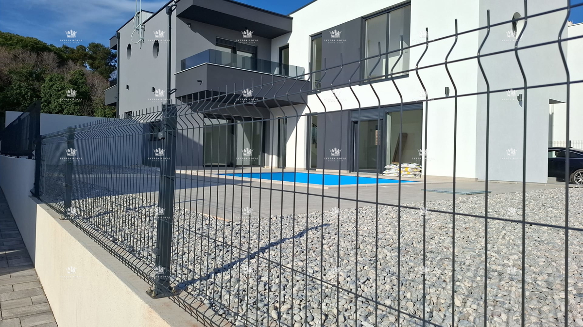 Nuova costruzione a Ližnjan – Casa duplex con piscina e completa privacy, vicino al mare